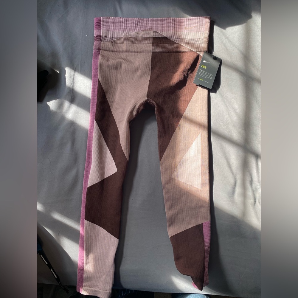 NWT Nike Sculpt Lux tight fit leggings